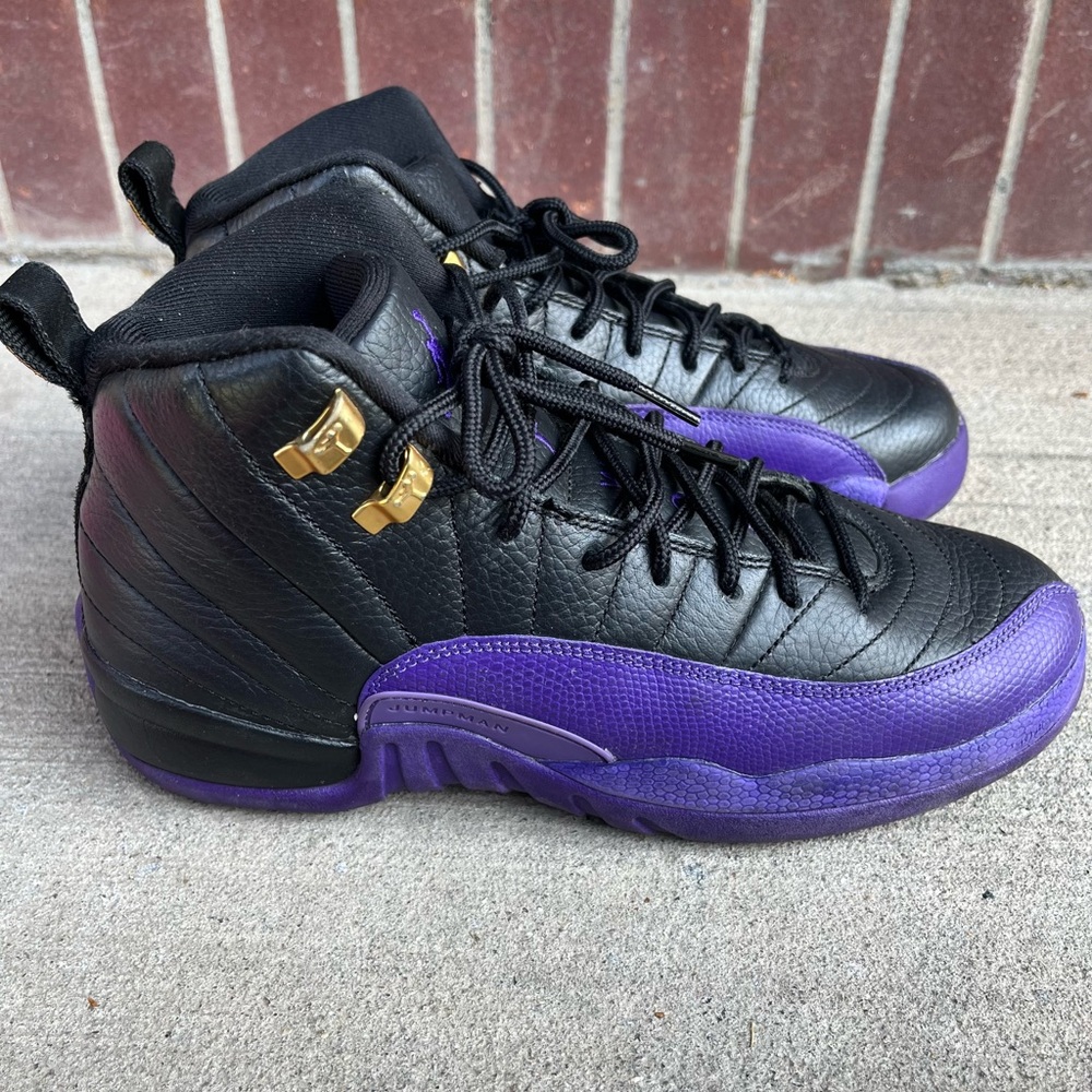 Air Jordans 12 Retro Size 7Y (YOUTH- KIDS) Good Condition